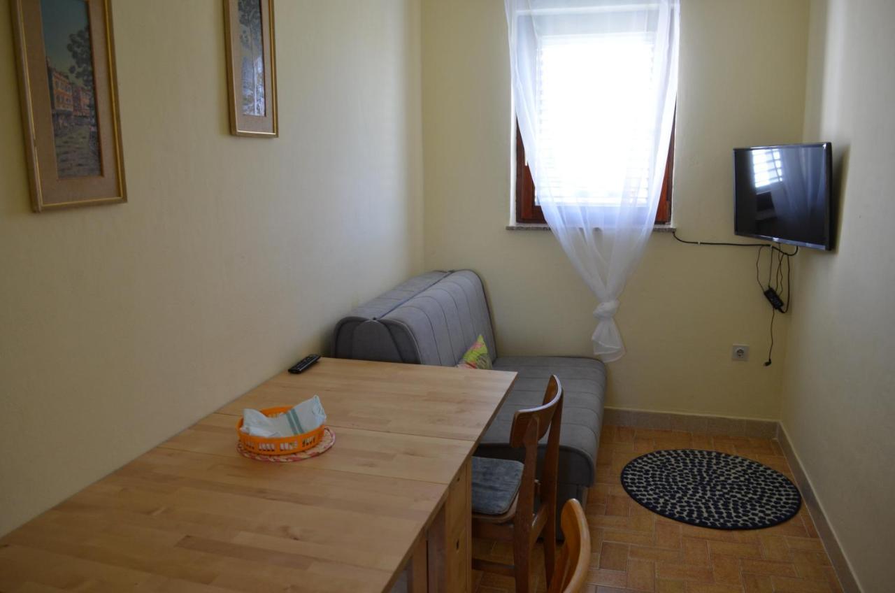 Apartments Aneva Baška Eksteriør bilde