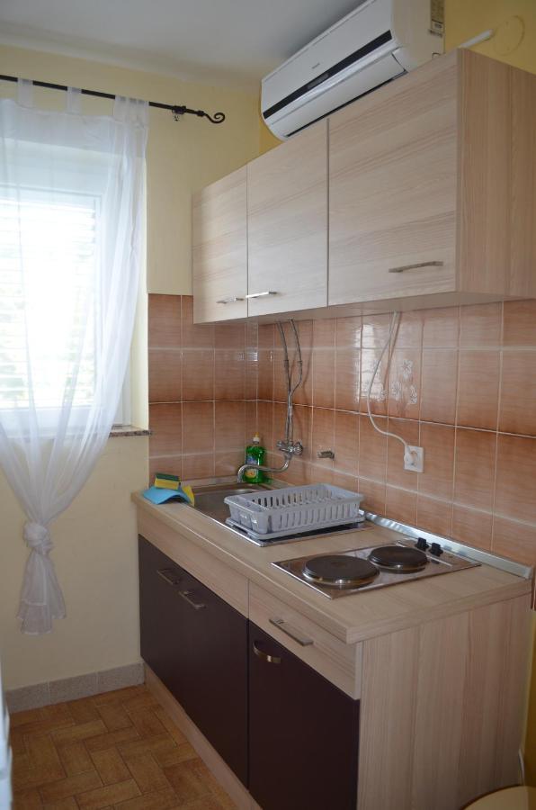 Apartments Aneva Baška Eksteriør bilde