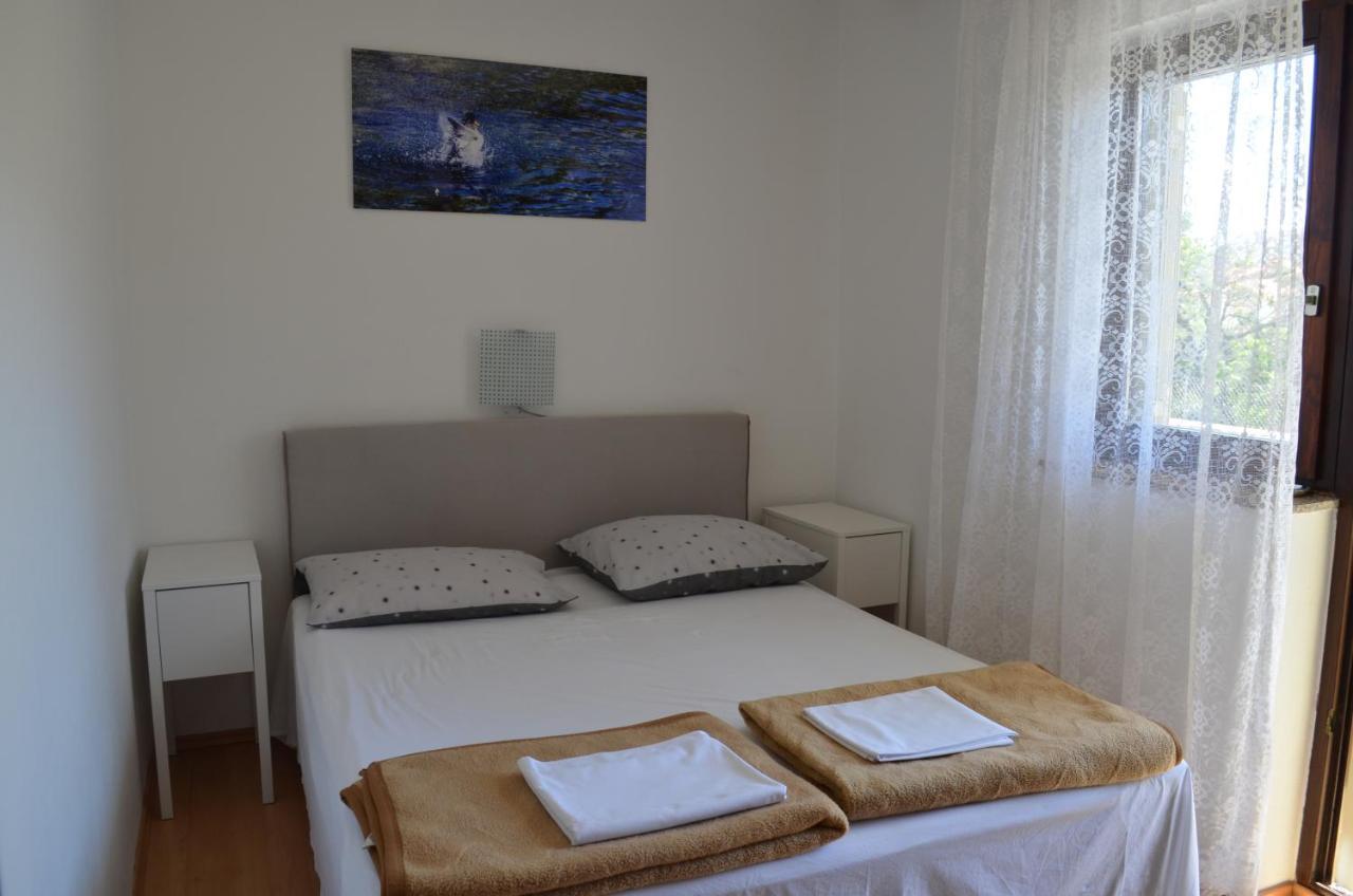 Apartments Aneva Baška Eksteriør bilde