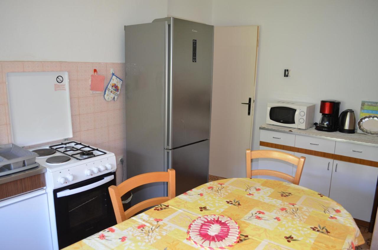 Apartments Aneva Baška Eksteriør bilde